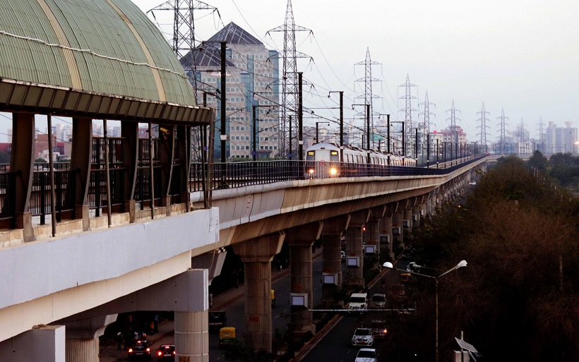Man jumps before Metro Train