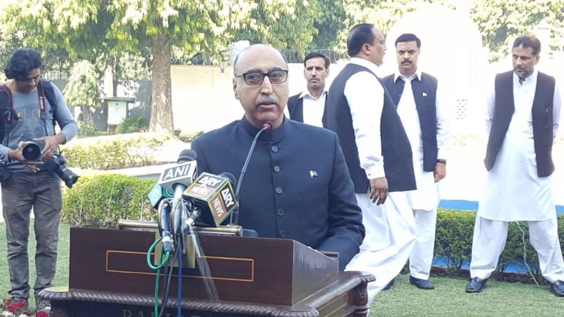 Pakistan suspends talks