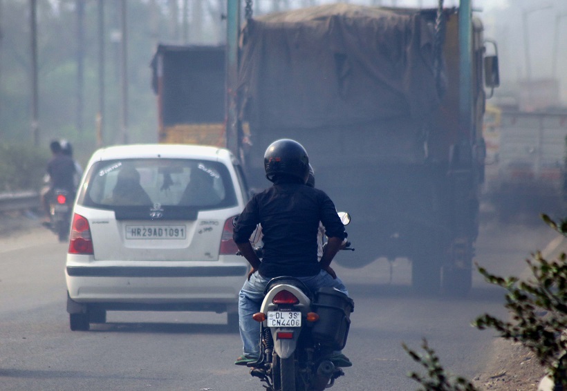 Reduced visibility due to Air pollution (Photo: Sunil Majumdar/IANS)