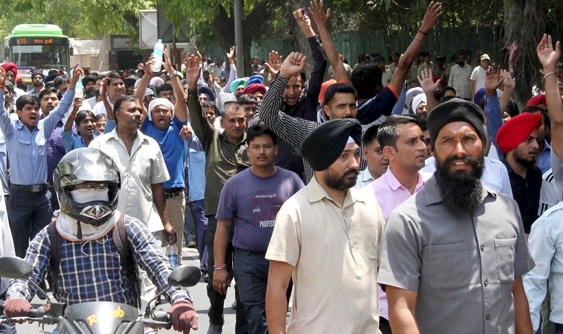 New Delhi: Diesel cab owners stage a demonstration against Supreme Court ban on diesel vehicles in New Delhi (File Photo: IANS)