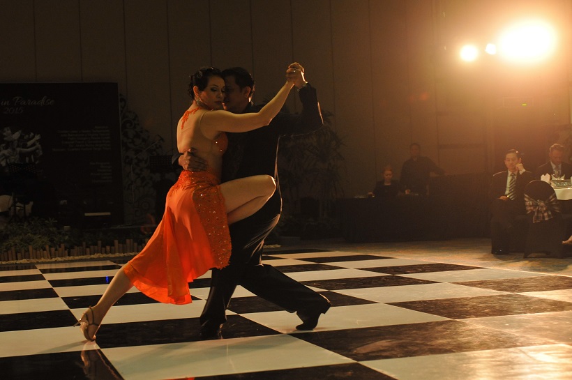 Tango dancers Jorence Altoveros (R) and Jelica Yap from Malaysia (File Photo: Xinhua/Veri Sanovri)