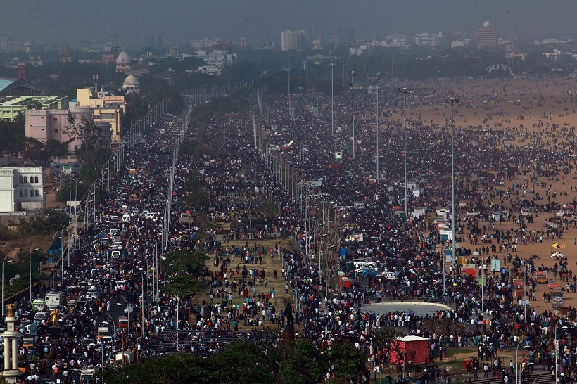 Chennai: People in large numbers stage a demonstration in favour of Jallikattu in Chennai 
